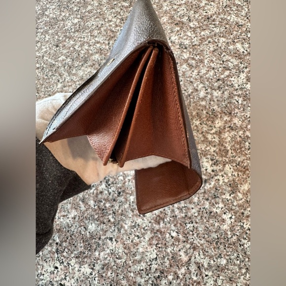 - Louis Vuitton, authentic Sarah monogram vintage wallet - Picture 9 of 17